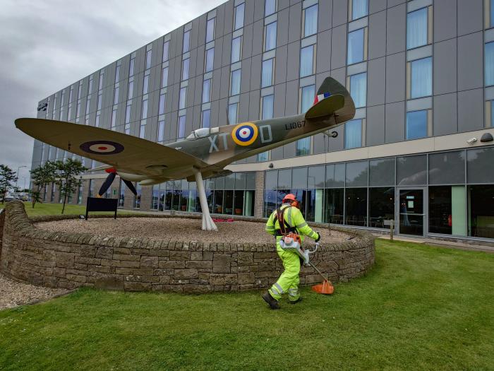 A Mitie Landscaping team member at work at Edinburgh