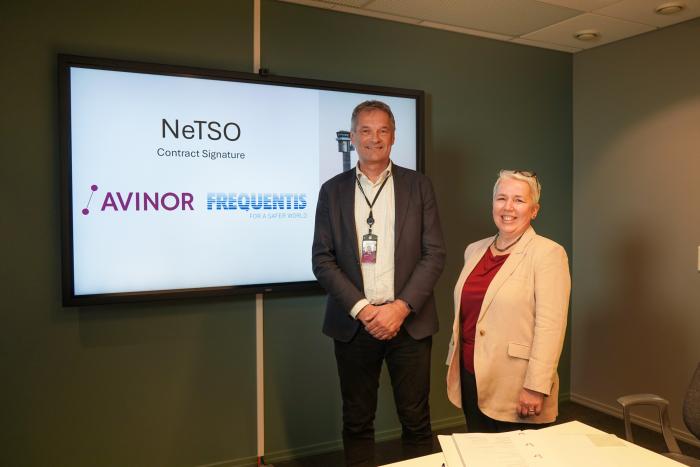 Abraham Foss, CEO Avinor, and Frequentis COO Monika Haselbacher